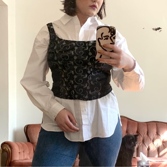 Vintage Black Corset Style Tank Top with White Embroidered Flowers - Picture 2 of 4